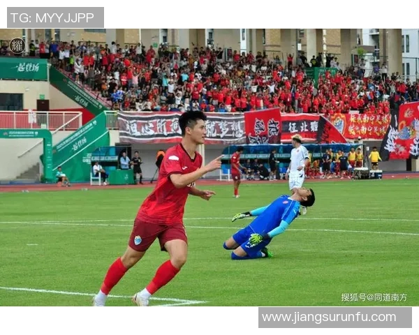 足球明星为何在球队中遭受排挤的深层次原因分析与探讨