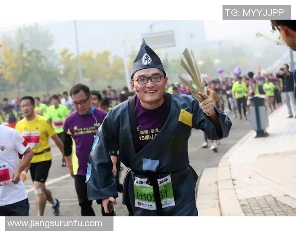 篮球明星金书揭秘：从青涩少年到赛场传奇的成长之路与奋斗故事